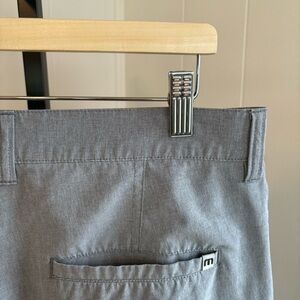 Travis Mathew Gray Activewear Flat Front Performance Chino Golf Short Men 32x11